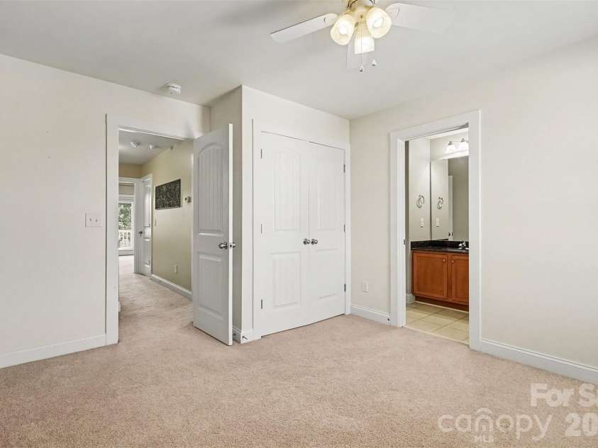 13913 Helen Benson Boulevard, Davidson, NC 28036.  MLS# CAR4418456, YatesRealty ID 50201. Back Secondary bedroom with a bathroom that adjoins to other secondary bath