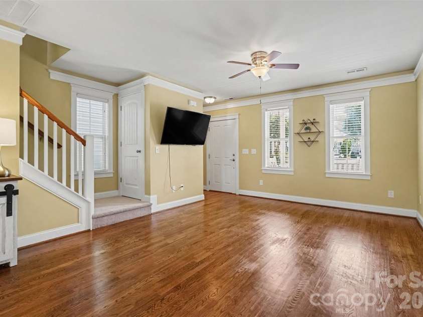 13913 Helen Benson Boulevard, Davidson, NC 28036.  MLS# CAR4418456, YatesRealty ID 50201. Gorgeous Hardwood floors