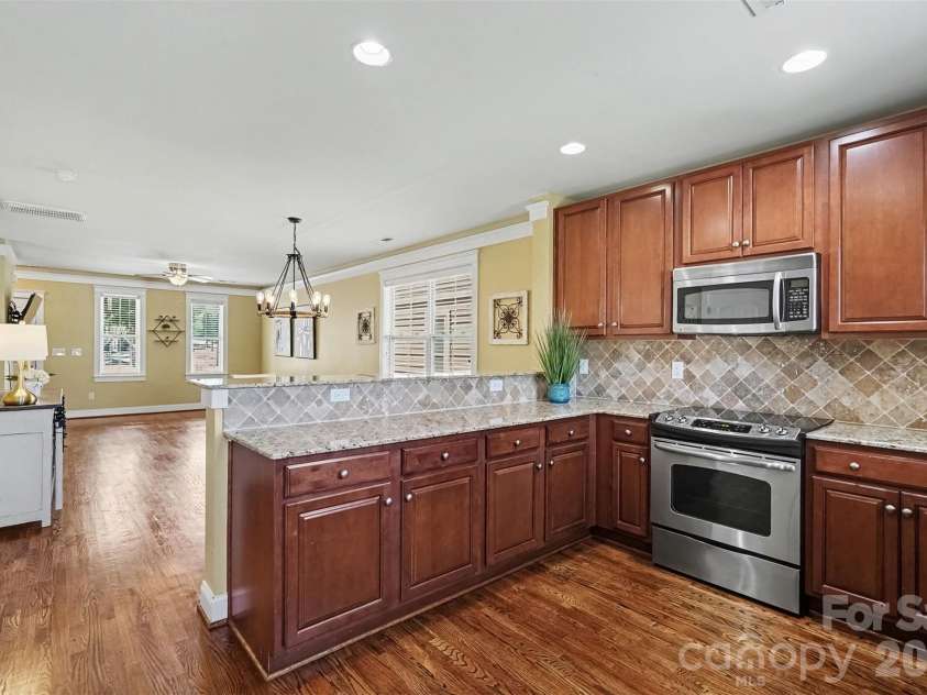 13913 Helen Benson Boulevard, Davidson, NC 28036.  MLS# CAR4418456, YatesRealty ID 50201. Upgraded Kitchen cabinets