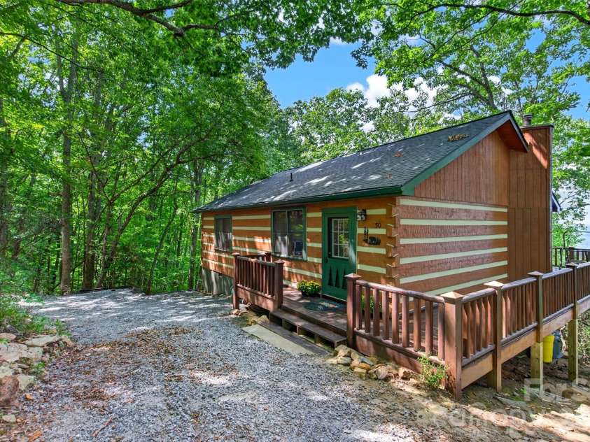 50 Cherokee Lane, Swannanoa, NC 28778.  MLS# CAR4418534, YatesRealty ID 50202. 