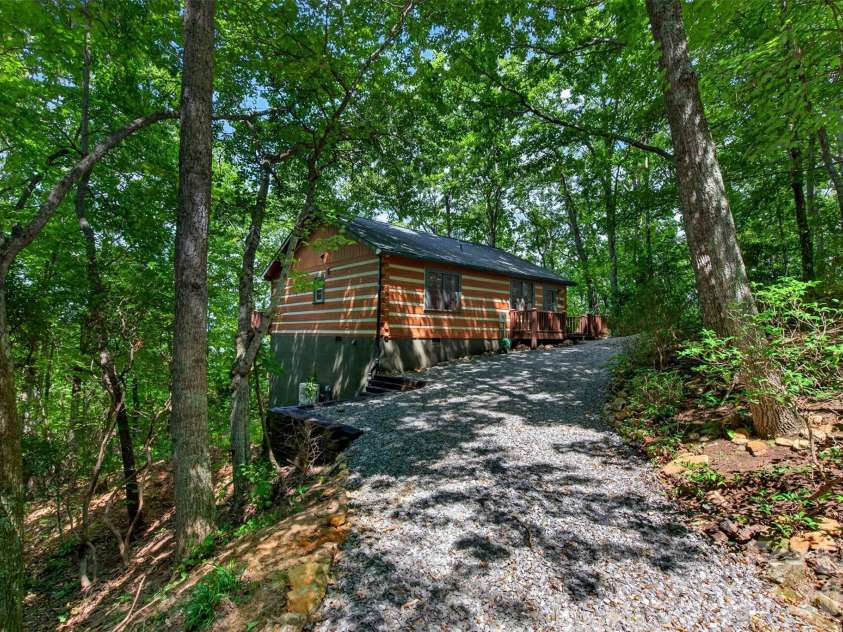 50 Cherokee Lane, Swannanoa, NC 28778.  MLS# CAR4418534, YatesRealty ID 50202. 