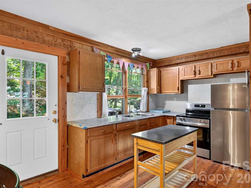 50 Cherokee Lane, Swannanoa, NC 28778.  MLS# CAR4418534, YatesRealty ID 50202. 