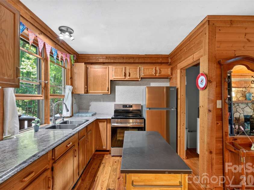 50 Cherokee Lane, Swannanoa, NC 28778.  MLS# CAR4418534, YatesRealty ID 50202. 