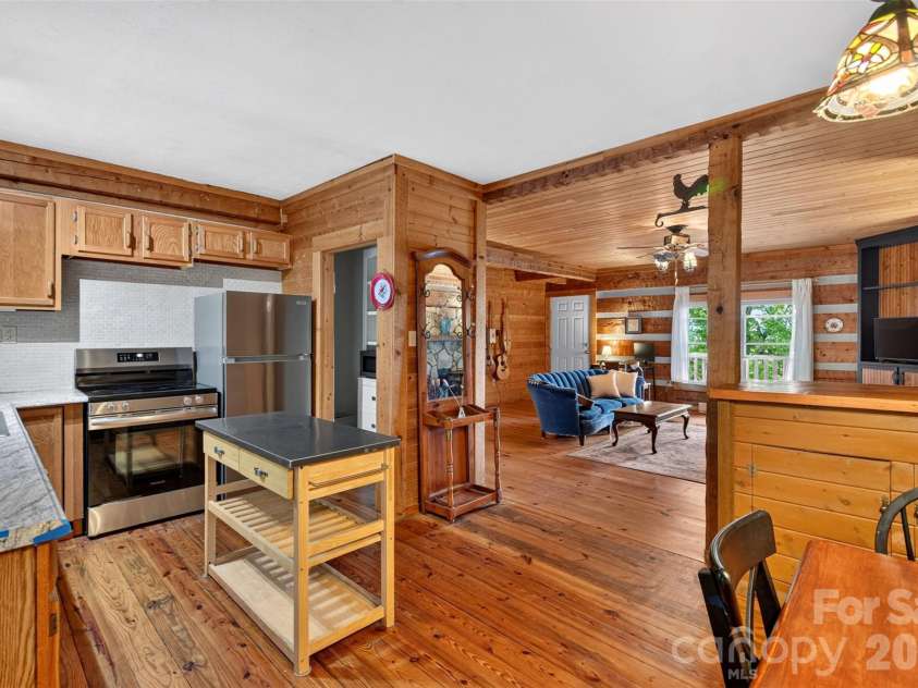 50 Cherokee Lane, Swannanoa, NC 28778.  MLS# CAR4418534, YatesRealty ID 50202. 