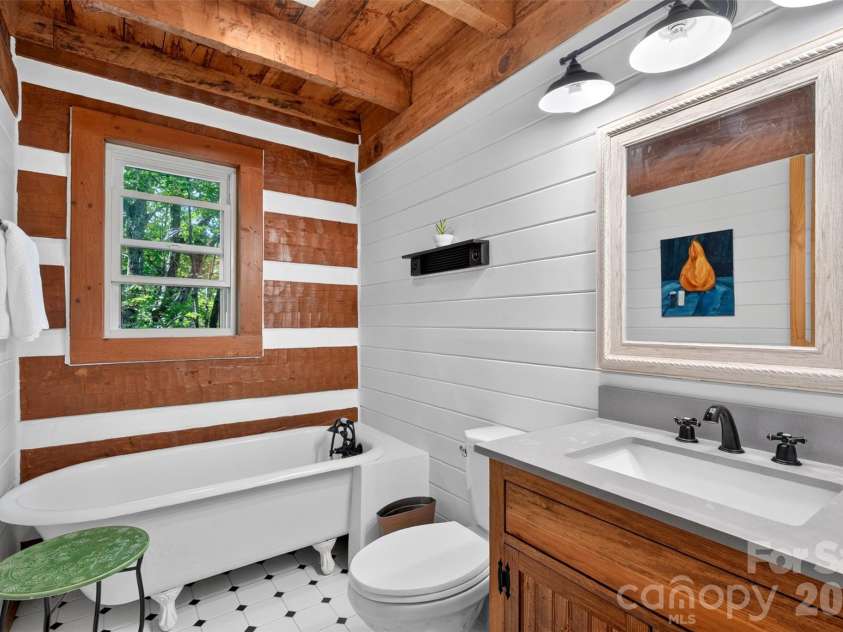 50 Cherokee Lane, Swannanoa, NC 28778.  MLS# CAR4418534, YatesRealty ID 50202. 