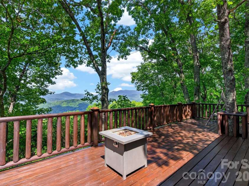 50 Cherokee Lane, Swannanoa, NC 28778.  MLS# CAR4418534, YatesRealty ID 50202. 