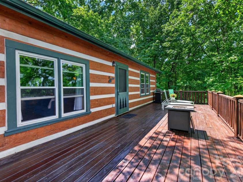 50 Cherokee Lane, Swannanoa, NC 28778.  MLS# CAR4418534, YatesRealty ID 50202. 