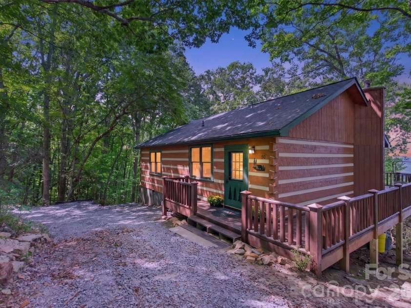 50 Cherokee Lane, Swannanoa, NC 28778.  MLS# CAR4418534, YatesRealty ID 50202. 