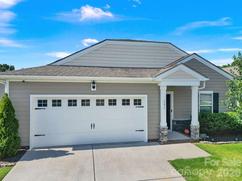 191 Willow Valley Drive, Mooresville, NC 28115.  MLS# CAR4396479, YatesRealty ID 50205. 