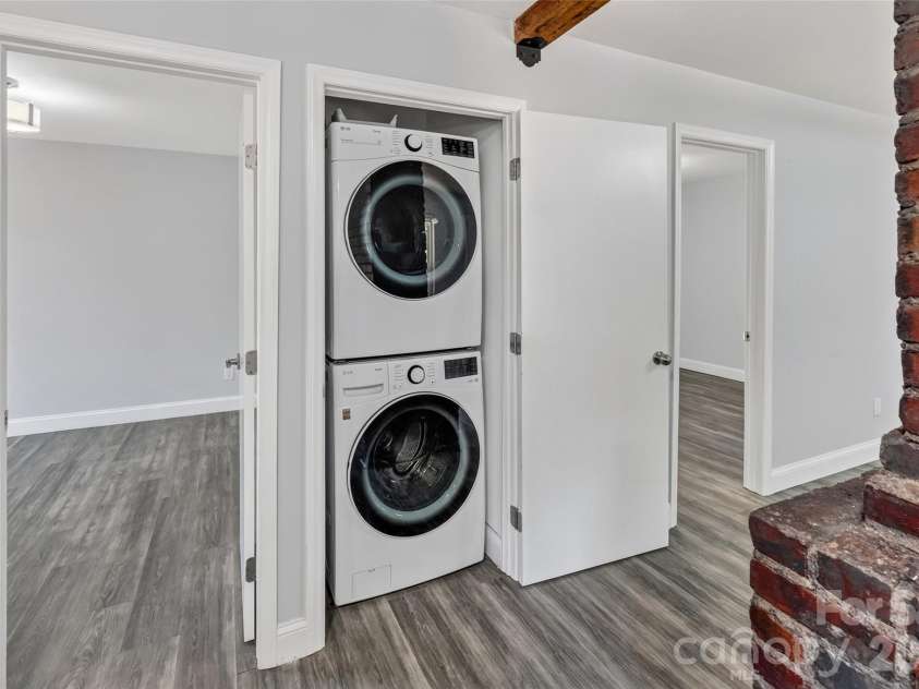806 Cantwell Street, Charlotte, NC 28208.  MLS# CAR4411359, YatesRealty ID 50206. 