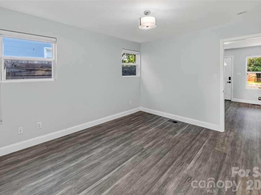 806 Cantwell Street, Charlotte, NC 28208.  MLS# CAR4411359, YatesRealty ID 50206. 