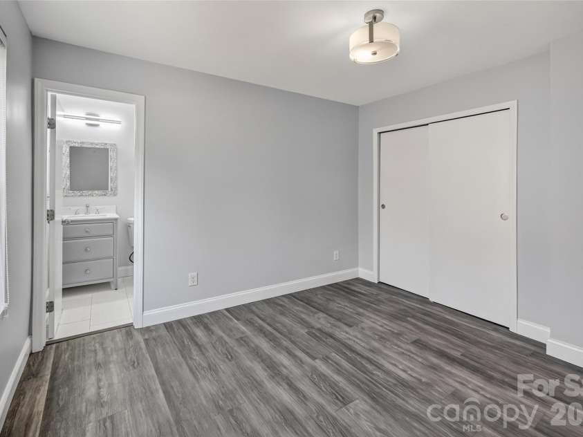 806 Cantwell Street, Charlotte, NC 28208.  MLS# CAR4411359, YatesRealty ID 50206. 