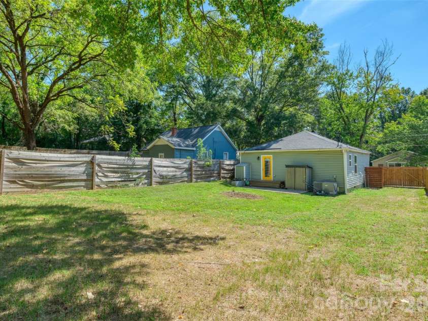 806 Cantwell Street, Charlotte, NC 28208.  MLS# CAR4411359, YatesRealty ID 50206. 