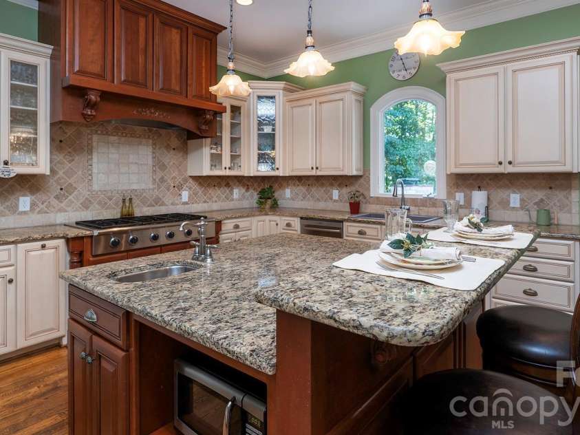 7786 Chapel Creek Drive, Denver, NC 28037.  MLS# CAR4407968, YatesRealty ID 50207. 6-burner gas stove...