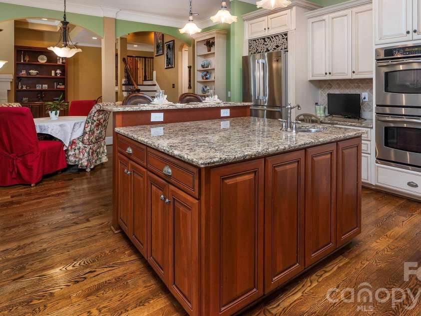 7786 Chapel Creek Drive, Denver, NC 28037.  MLS# CAR4407968, YatesRealty ID 50207. Double wall ovens...