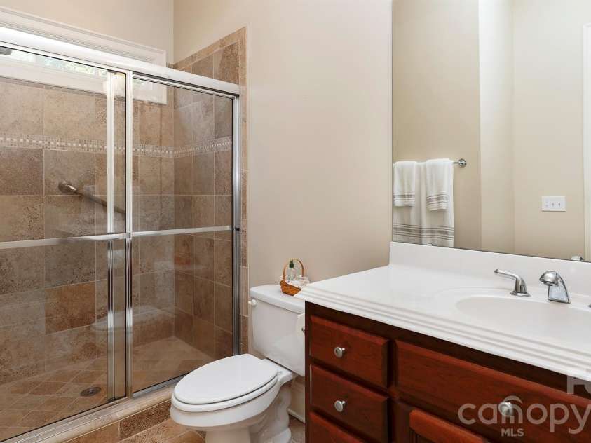 7786 Chapel Creek Drive, Denver, NC 28037.  MLS# CAR4407968, YatesRealty ID 50207. Full bathroom...