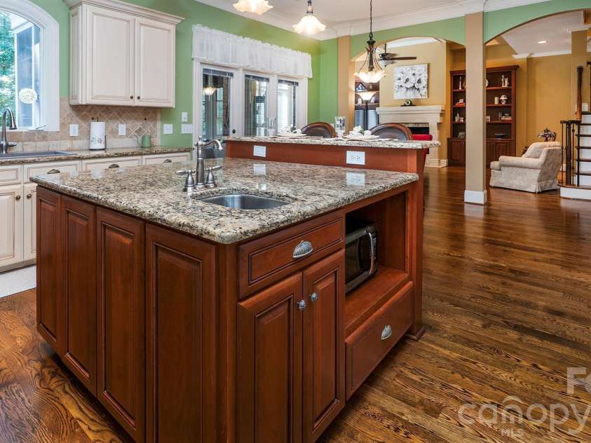 7786 Chapel Creek Drive, Denver, NC 28037.  MLS# CAR4407968, YatesRealty ID 50207. Granite countertops...