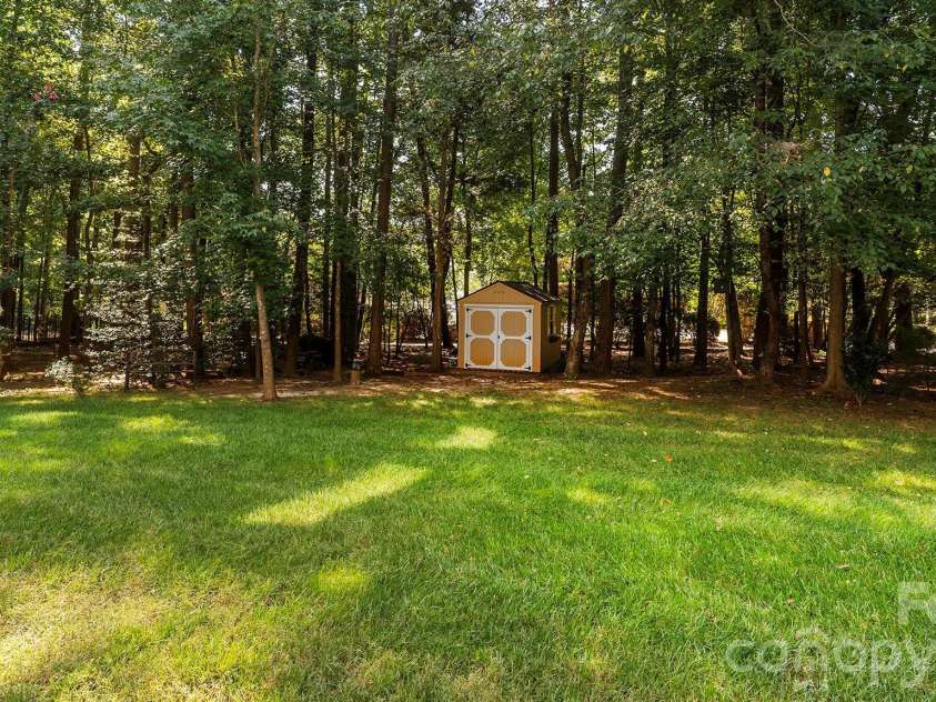 7786 Chapel Creek Drive, Denver, NC 28037.  MLS# CAR4407968, YatesRealty ID 50207. Private yard...