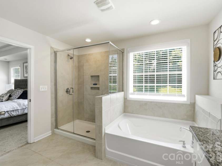 6013 Redwood Pine Road, Concord, NC 28027.  MLS# CAR4416660, YatesRealty ID 50208. 5 piece