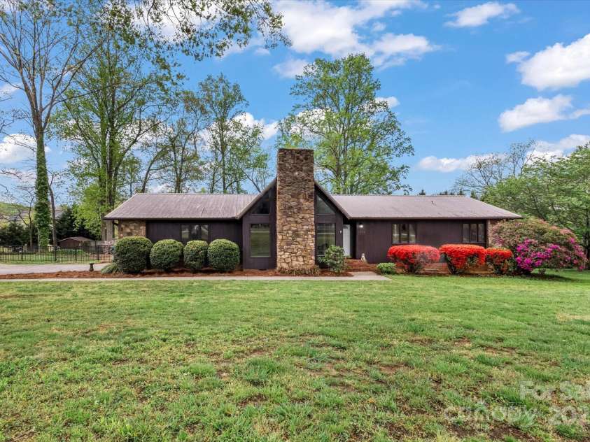 1074 Oakridge Farm Highway, Mooresville, NC 28115.  MLS# CAR4244773, YatesRealty ID 5021. 