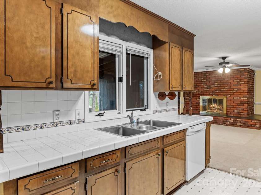 1074 Oakridge Farm Highway, Mooresville, NC 28115.  MLS# CAR4244773, YatesRealty ID 5021. 