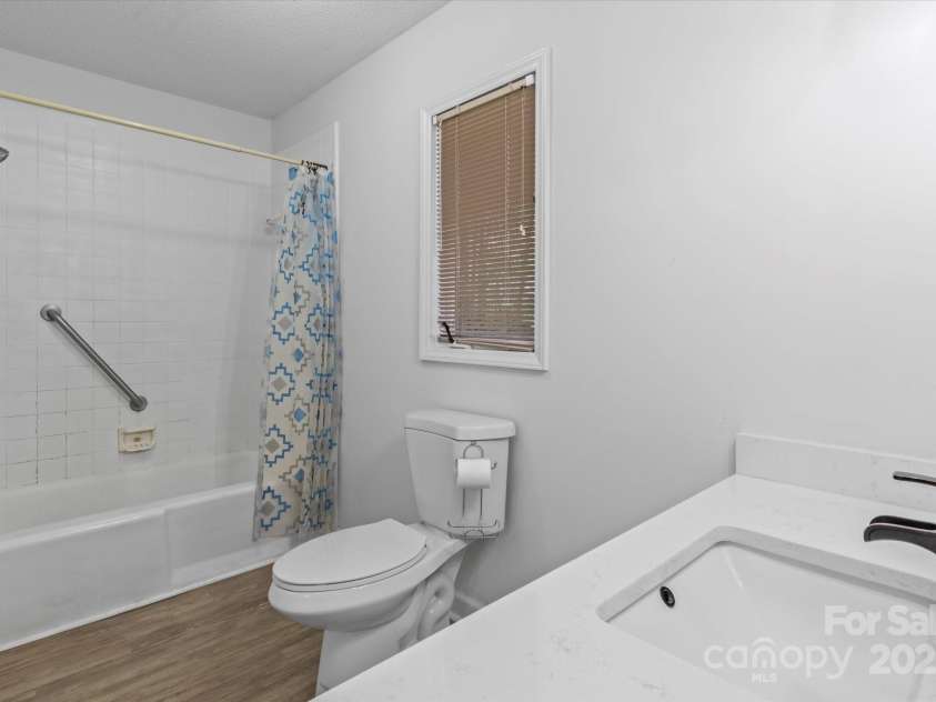 1074 Oakridge Farm Highway, Mooresville, NC 28115.  MLS# CAR4244773, YatesRealty ID 5021. 