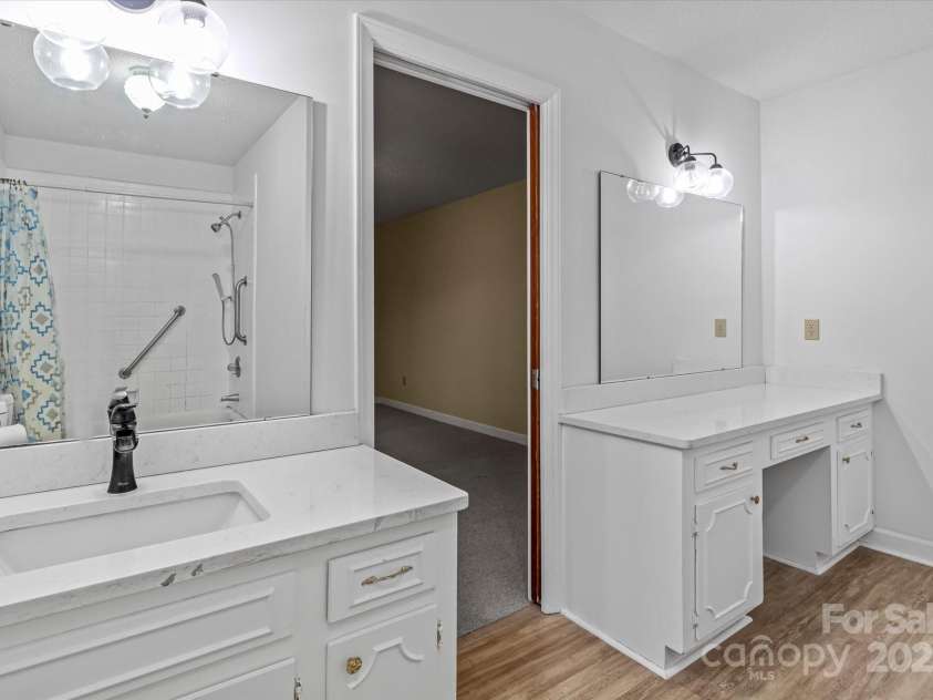 1074 Oakridge Farm Highway, Mooresville, NC 28115.  MLS# CAR4244773, YatesRealty ID 5021. 