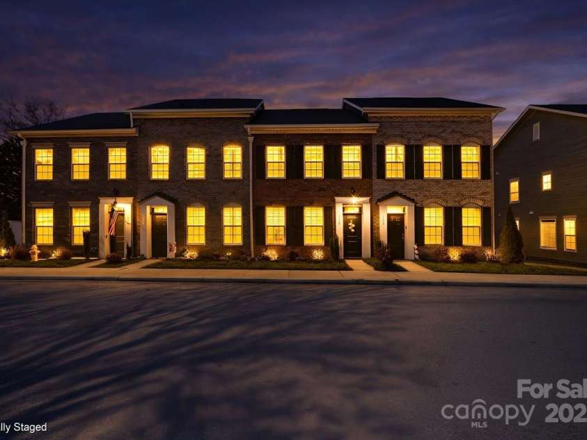 110 Pine Street, Lincolnton, NC 28092.  MLS# CAR4263532, YatesRealty ID 5021. 