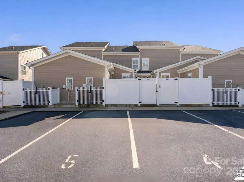 110 Pine Street, Lincolnton, NC 28092.  MLS# CAR4263532, YatesRealty ID 5021. 
