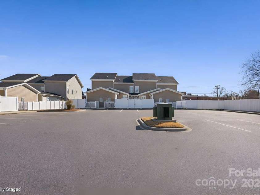 110 Pine Street, Lincolnton, NC 28092.  MLS# CAR4263532, YatesRealty ID 5021. 