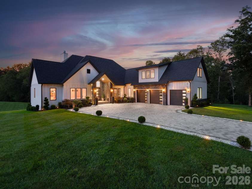 38 Thistle Lane, Fletcher, NC 28732.  MLS# CAR4414050, YatesRealty ID 50217. 