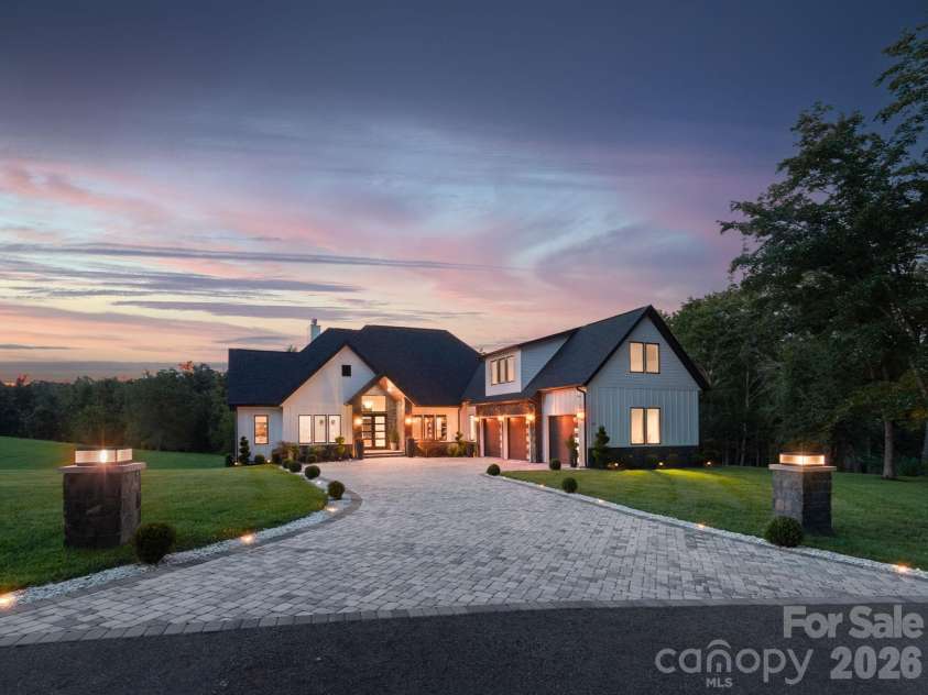 38 Thistle Lane, Fletcher, NC 28732.  MLS# CAR4414050, YatesRealty ID 50217. 