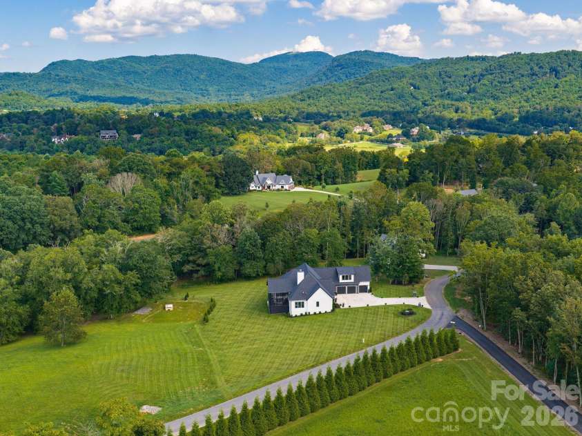 38 Thistle Lane, Fletcher, NC 28732.  MLS# CAR4414050, YatesRealty ID 50217. 