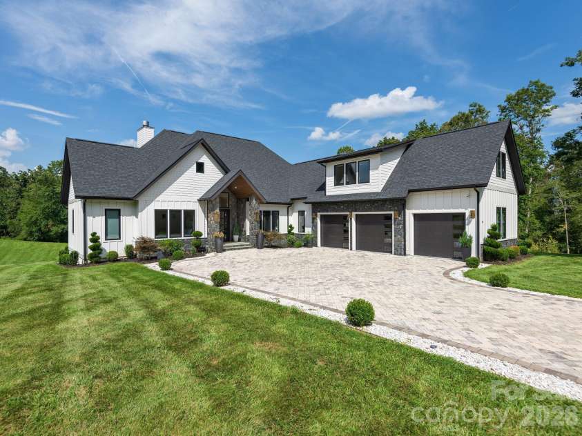 38 Thistle Lane, Fletcher, NC 28732.  MLS# CAR4414050, YatesRealty ID 50217. 