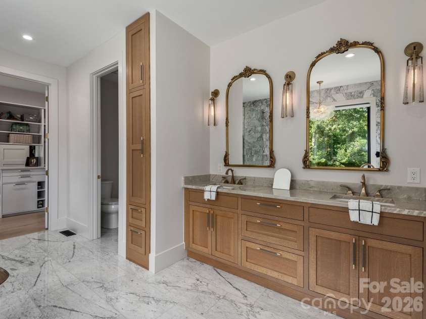 38 Thistle Lane, Fletcher, NC 28732.  MLS# CAR4414050, YatesRealty ID 50217. 