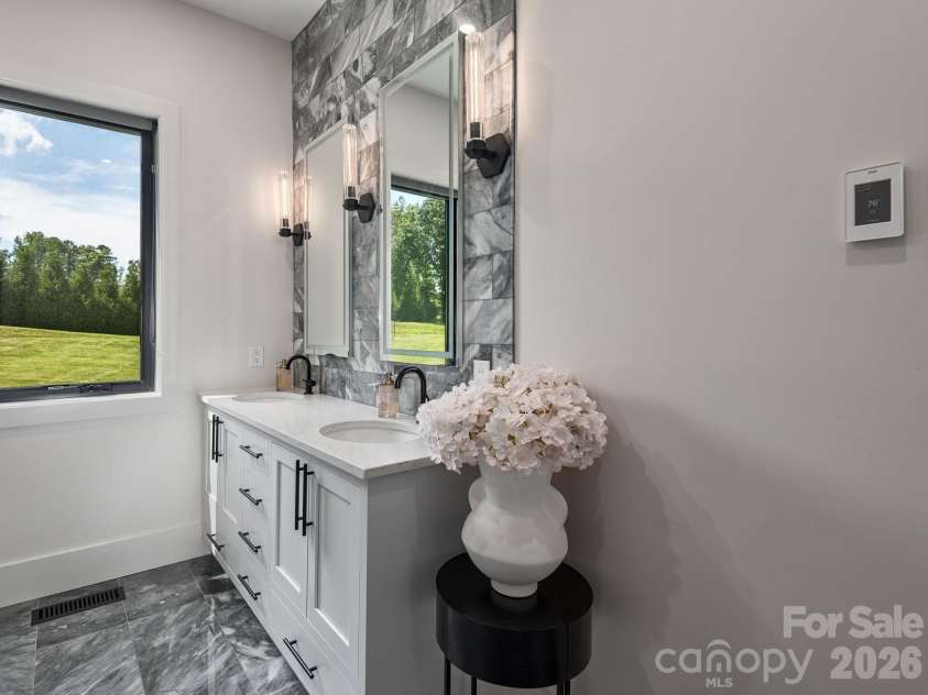 38 Thistle Lane, Fletcher, NC 28732.  MLS# CAR4414050, YatesRealty ID 50217. 
