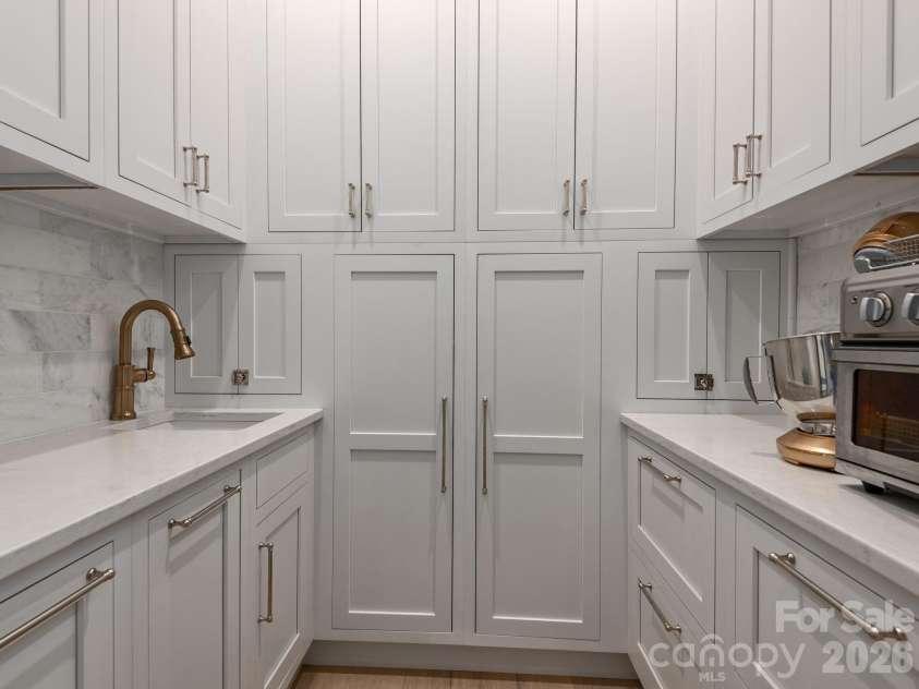 38 Thistle Lane, Fletcher, NC 28732.  MLS# CAR4414050, YatesRealty ID 50217. 