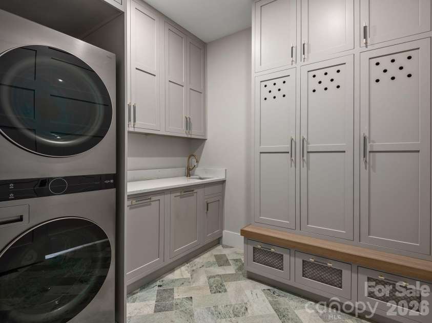 38 Thistle Lane, Fletcher, NC 28732.  MLS# CAR4414050, YatesRealty ID 50217. 