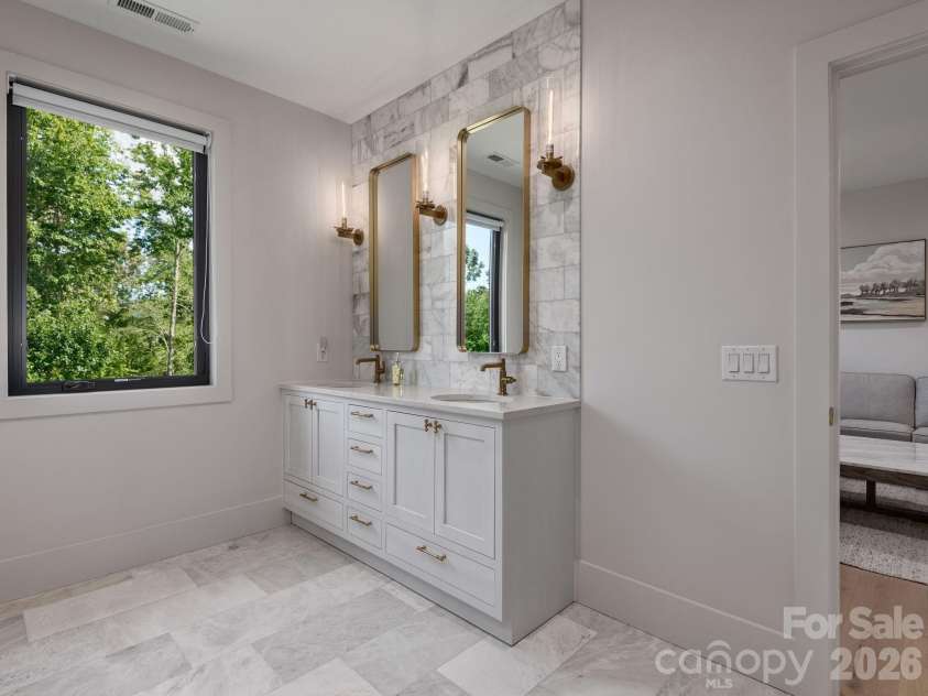 38 Thistle Lane, Fletcher, NC 28732.  MLS# CAR4414050, YatesRealty ID 50217. 