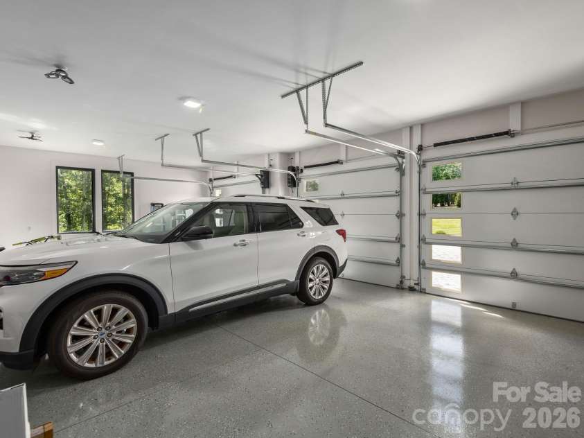 38 Thistle Lane, Fletcher, NC 28732.  MLS# CAR4414050, YatesRealty ID 50217. 