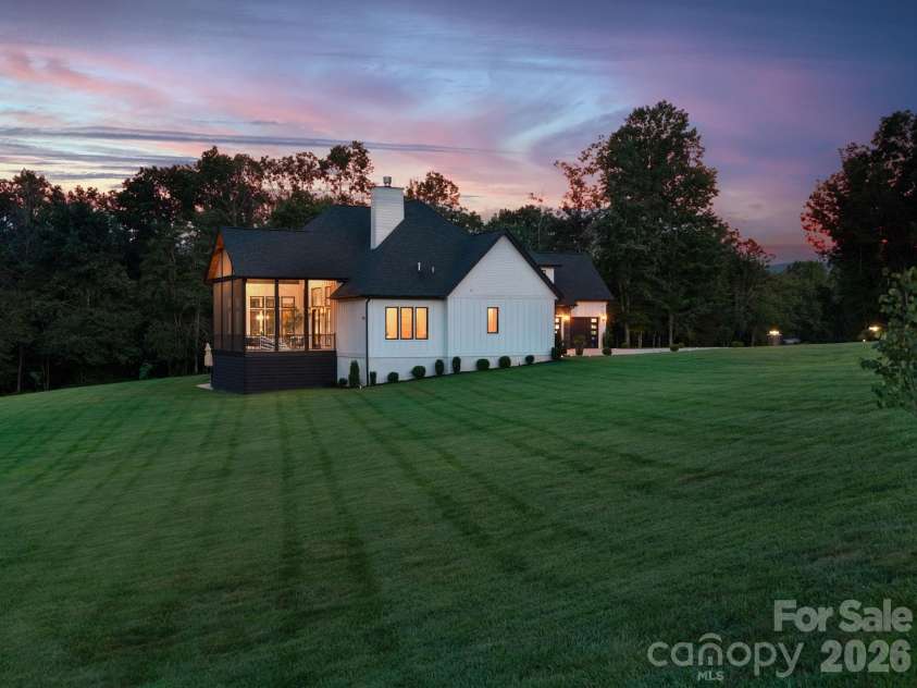 38 Thistle Lane, Fletcher, NC 28732.  MLS# CAR4414050, YatesRealty ID 50217. 