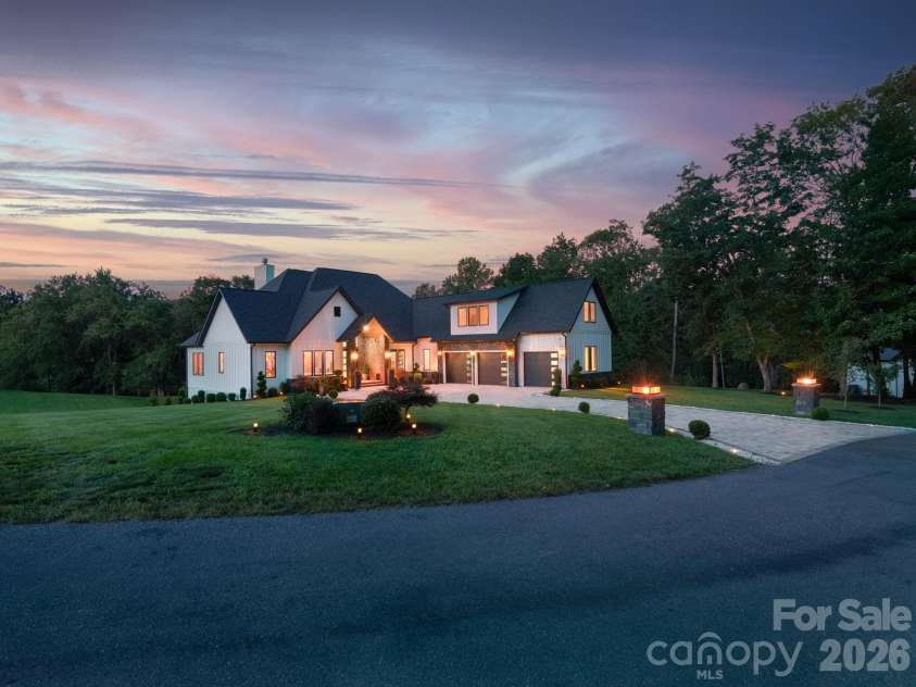 38 Thistle Lane, Fletcher, NC 28732.  MLS# CAR4414050, YatesRealty ID 50217. 