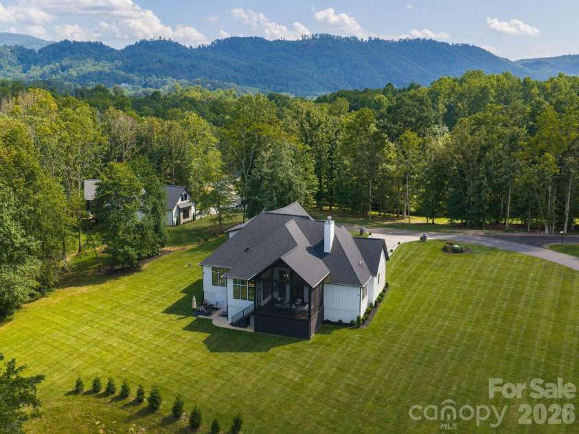 38 Thistle Lane, Fletcher, NC 28732.  MLS# CAR4414050, YatesRealty ID 50217. 