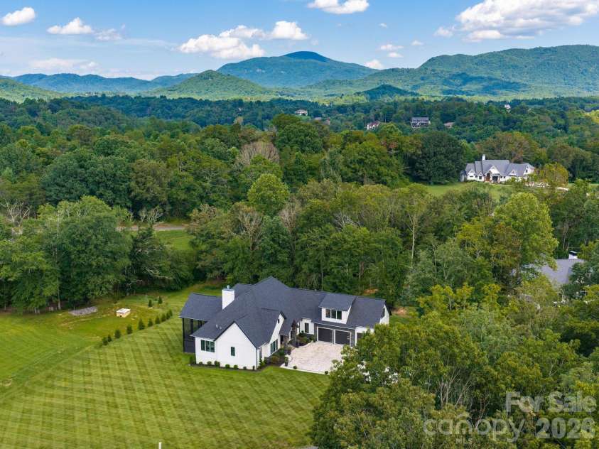 38 Thistle Lane, Fletcher, NC 28732.  MLS# CAR4414050, YatesRealty ID 50217. 