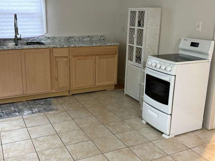 612 24th Street, Hickory, NC 28602.  MLS# CAR4422503, YatesRealty ID 50219. 