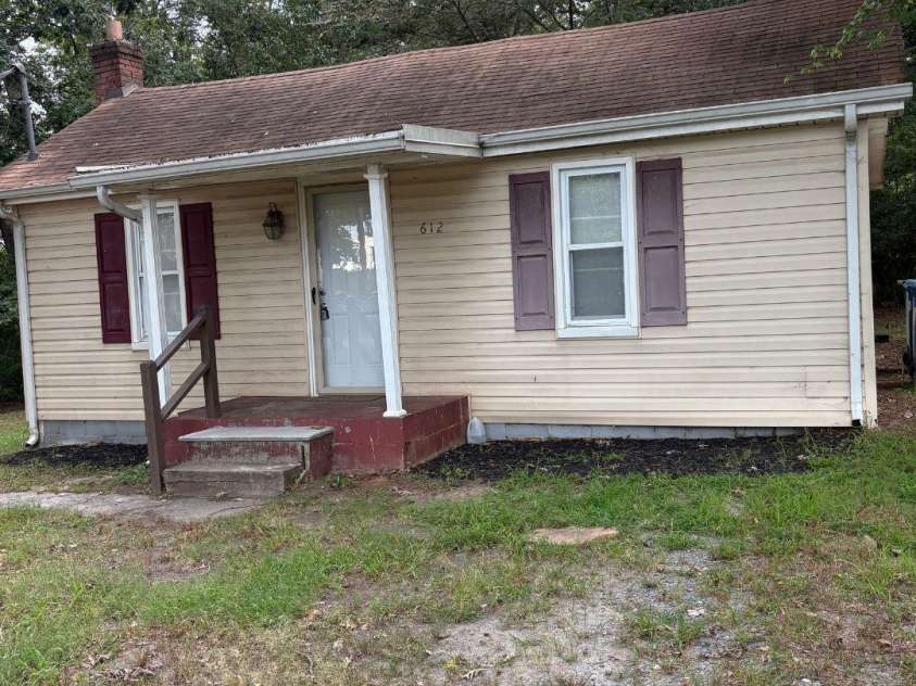 612 24th Street, Hickory, NC 28602.  MLS# CAR4422503, YatesRealty ID 50219. 