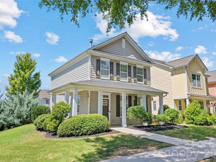 2411 Double Oaks Road, Charlotte, NC 28206.  MLS# CAR4422667, YatesRealty ID 50220. 