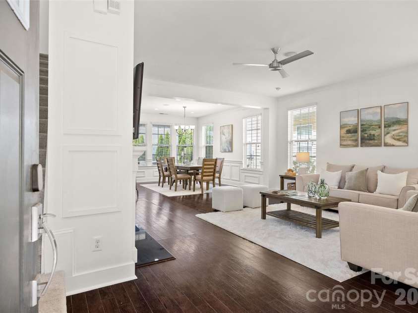 2411 Double Oaks Road, Charlotte, NC 28206.  MLS# CAR4422667, YatesRealty ID 50220. 