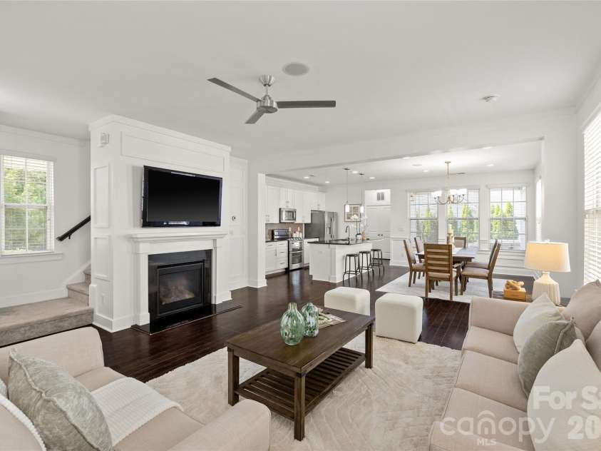 2411 Double Oaks Road, Charlotte, NC 28206.  MLS# CAR4422667, YatesRealty ID 50220. 