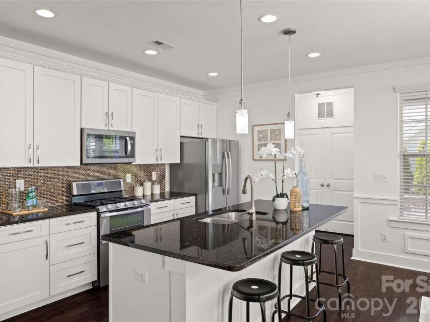 2411 Double Oaks Road, Charlotte, NC 28206.  MLS# CAR4422667, YatesRealty ID 50220. 